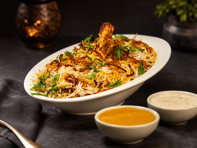 Chicken Dum Biryani / Murgh Dum Biryani.